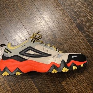 🧡 FILA size 10 sneakers/hikers.🧡